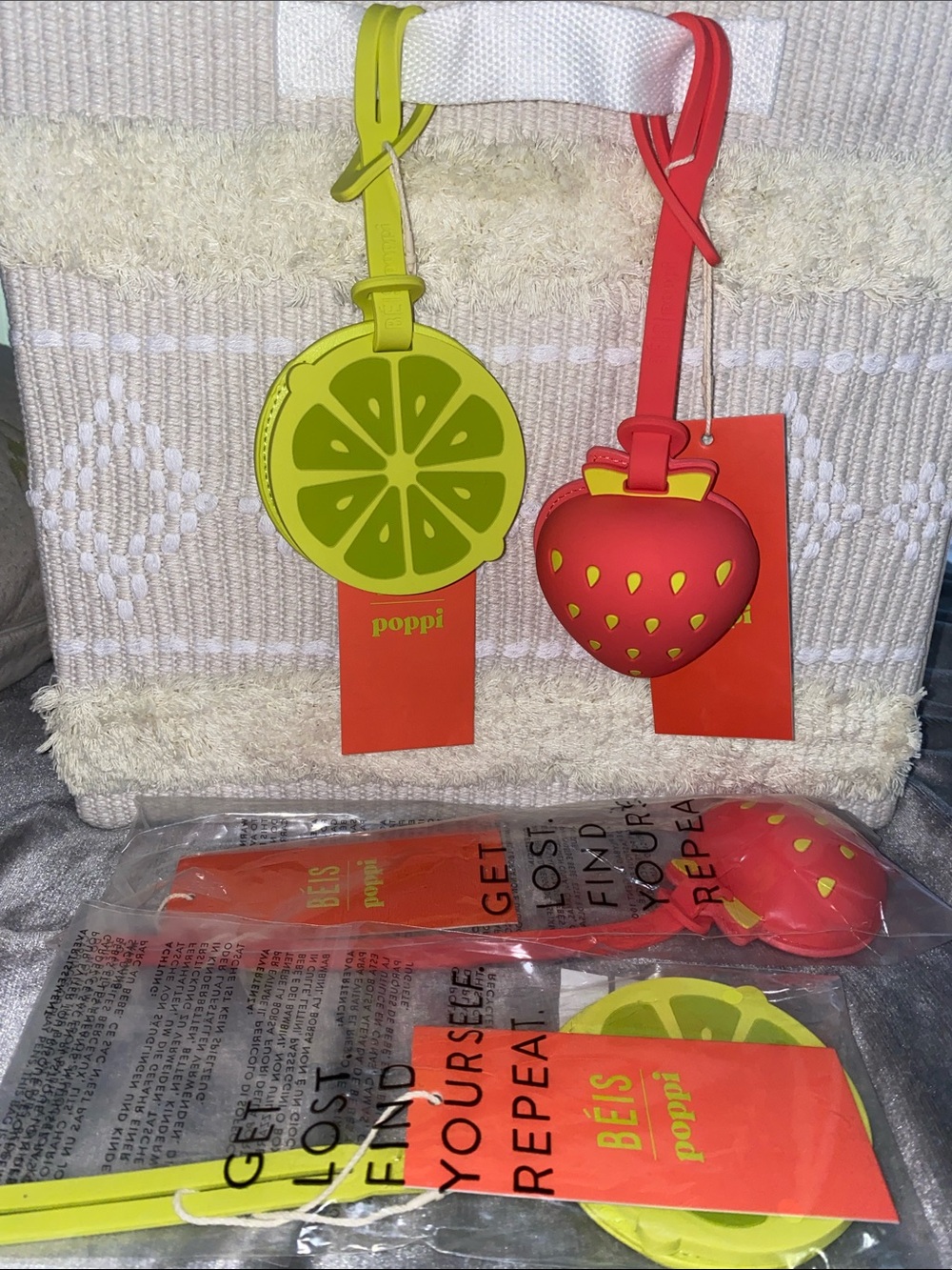 BEIS x Poppi Luggage tag & mirror bag charm - Picture 2 of 14